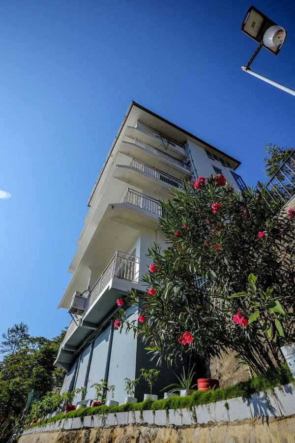 Serenity Panchalimedu Pīrmed Exterior foto